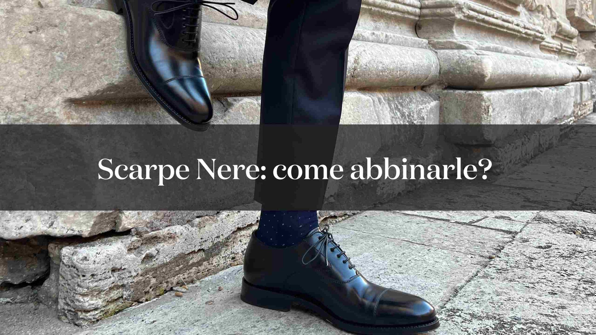 Come abbinare scarpe nere a calze e outfit